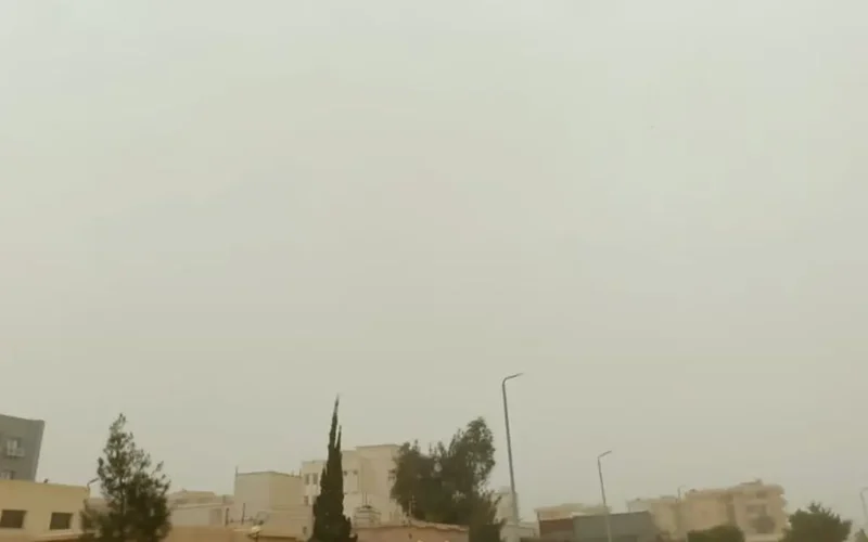 تحذير من الأرصاد الجوية بشأن نشاط الرياح والأتربة العالقة خلال الساعات القادمة